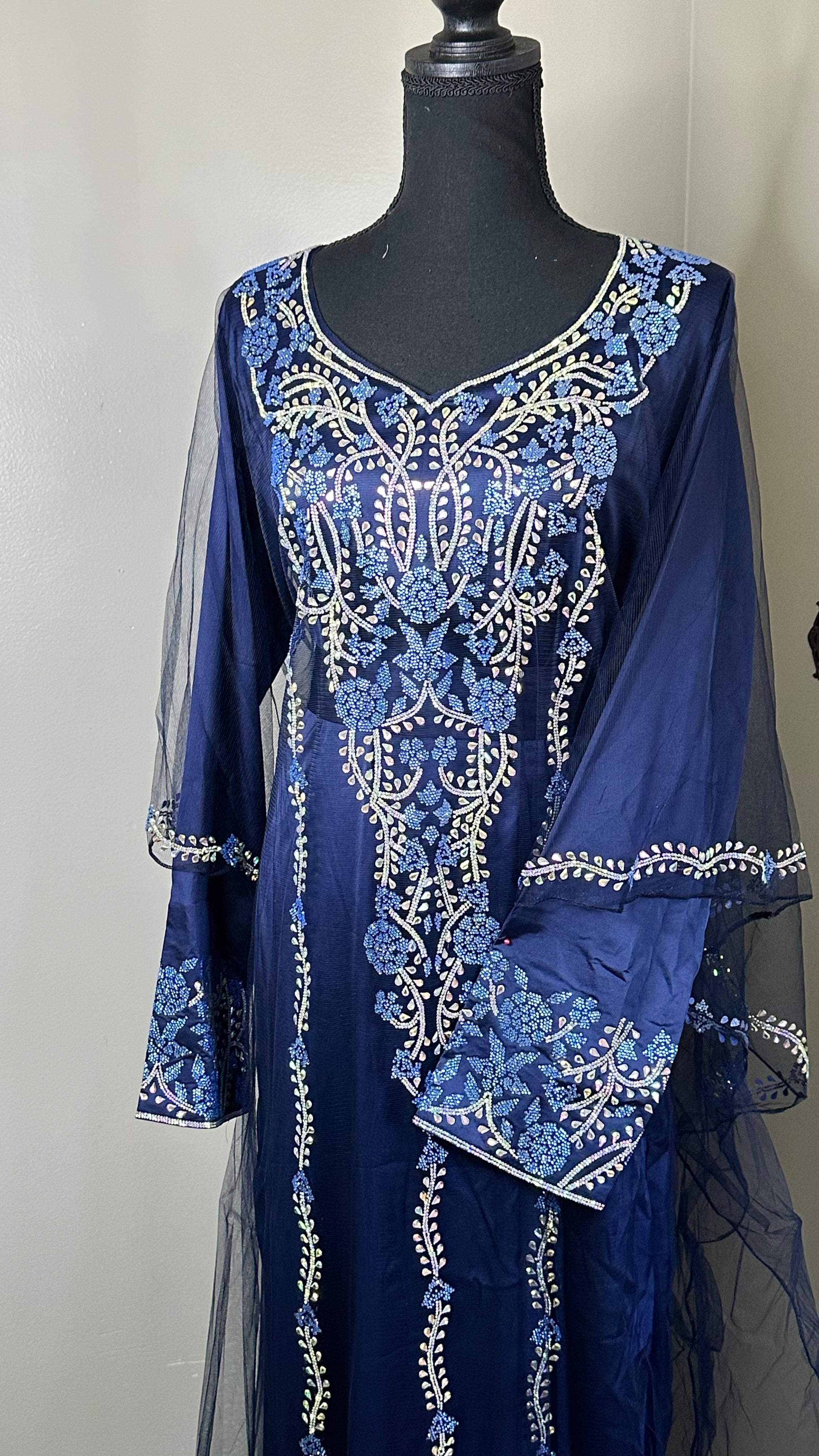 Luxury bisht